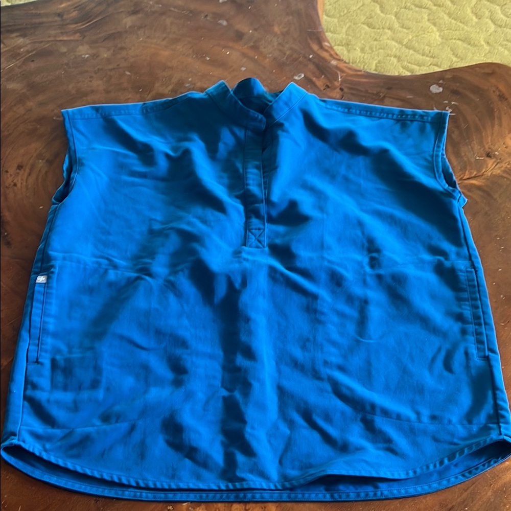 Figs Carribean blue top Rafaela